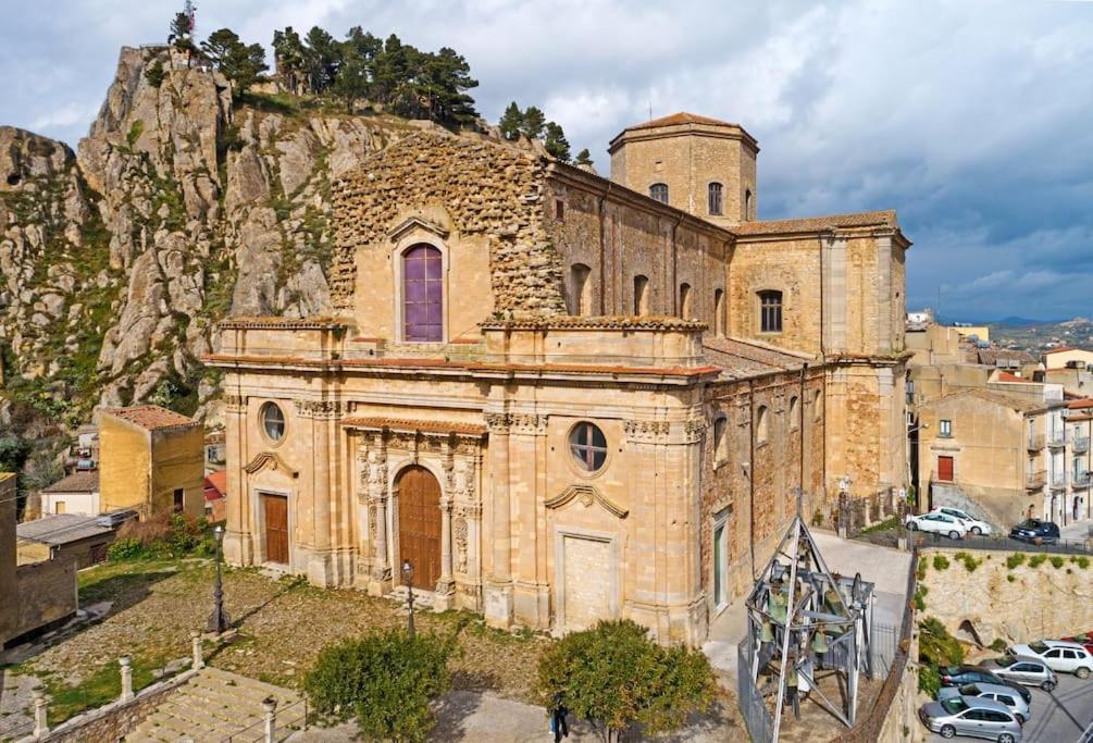 Elegante Appartamento Privato In Palazzo Storico Del XVIII - Pieno Centro Nicosia Exterior photo